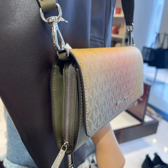 MICHAEL KORS Jet Set Large Ombré Signature Logo Crossbody Bag
Olive Multi 
NWT - Picture 9 of 16